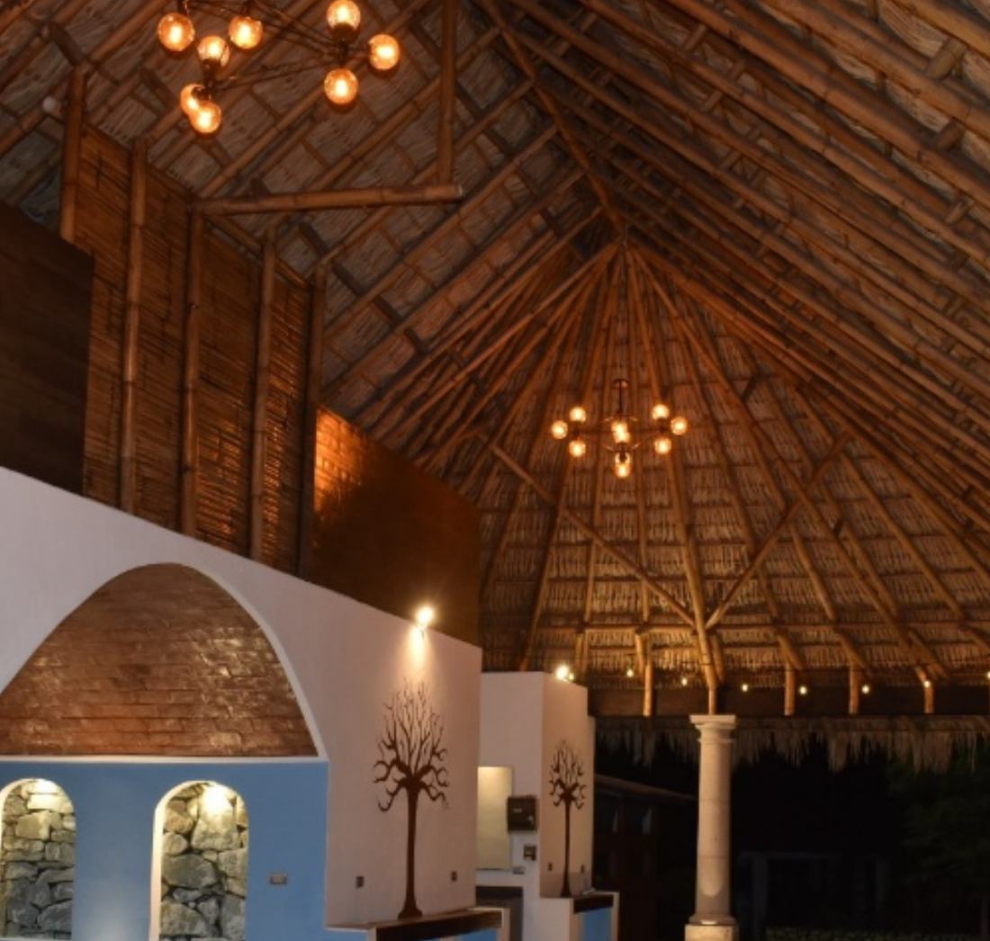 Interior de la palapa para eventos sociales