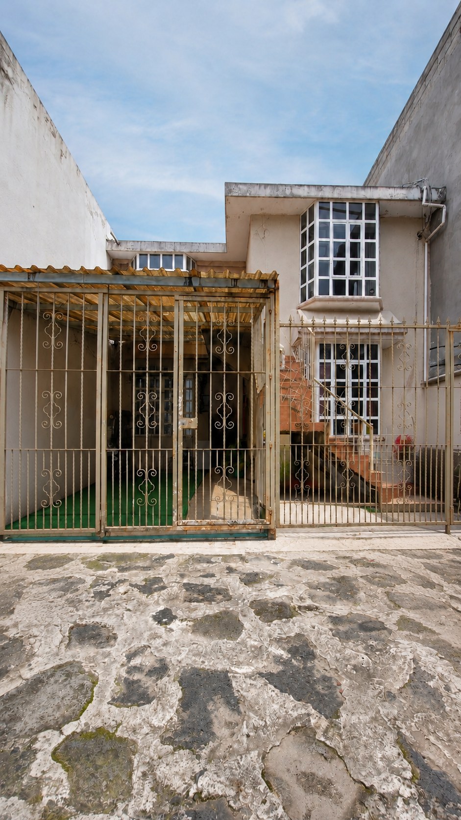Fachada de la Casa en San Bruno